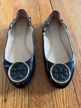 Tory Burch Black Patent Logo-Emblem Ballet Flats
